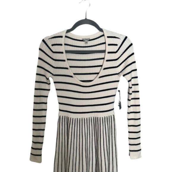 NWT GUESS Fit & Flare Sweater Dress S Free Ship! - Picture 5 of 7